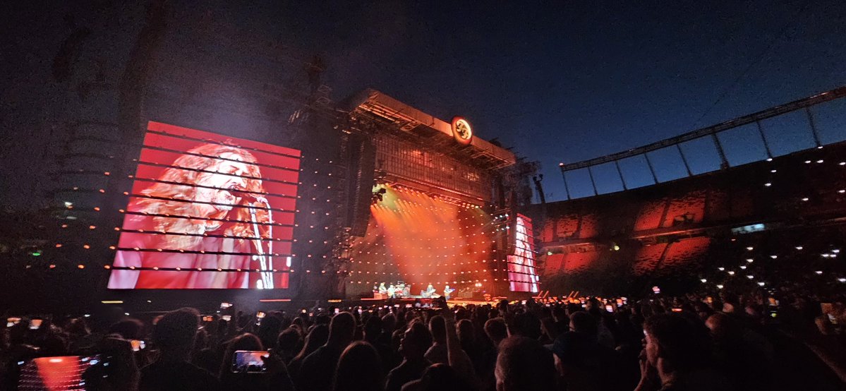 TheElksHerd's tweet photo. Commonwealth Stadium, Foo Fighters look good in you!
#SecX #GoElks #YEG https://t.co/jymXauBhWd