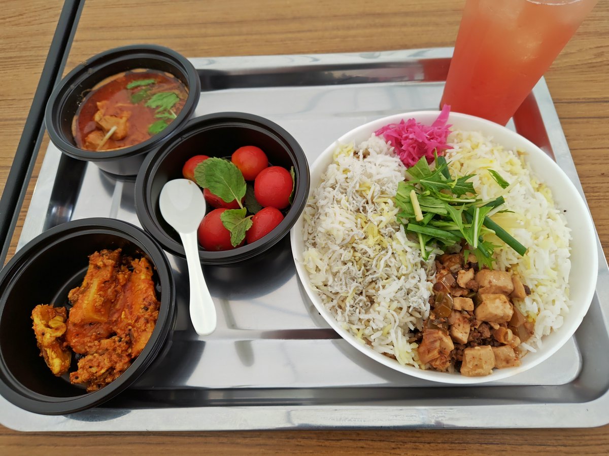 tTZ79qbP8P5rtiH's tweet photo. 大久保公園 #カレー万博 2026
ビリヤニ専門店 #INDIAGATE さんで
鯛出汁チキンビリヤニ
シラスと生海苔のビリヤニ
ミニトマトとミントのアチャール
ヤゲン軟骨アチャール
お蕎麦屋さんのチキンカレー
フルセットで頂く、お出汁の薫りと旨味でやさしく美味しい ビリヤニ♪大満足!ご馳走様でした♪ https://t.co/U5BpFp9Dpa