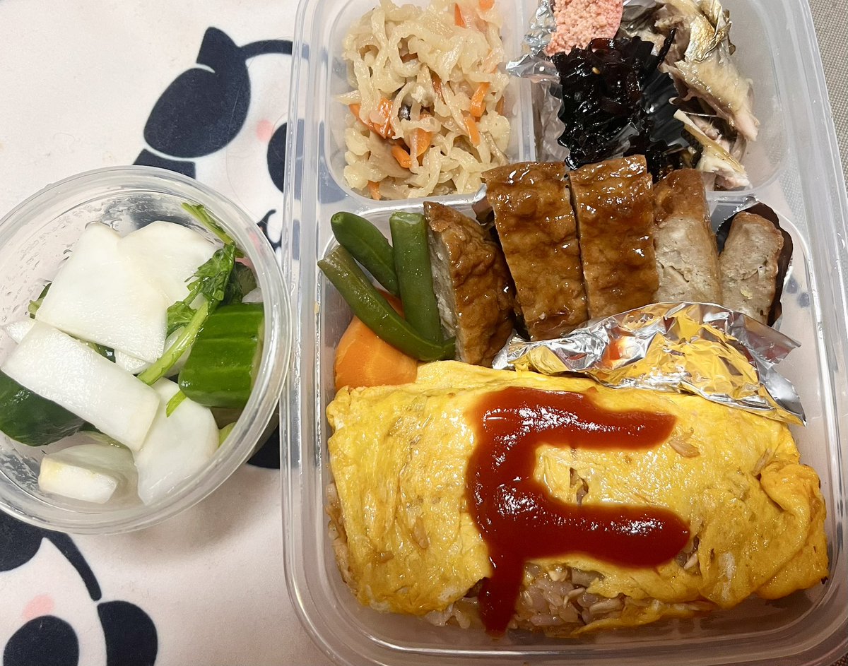 BuchiBuchimono's tweet photo. FRIDAYキターー！あと半日でシルバーウィーク！ミニそうめんつけました♡ #工場女子 #お弁当 https://t.co/3LjTXHXuOK