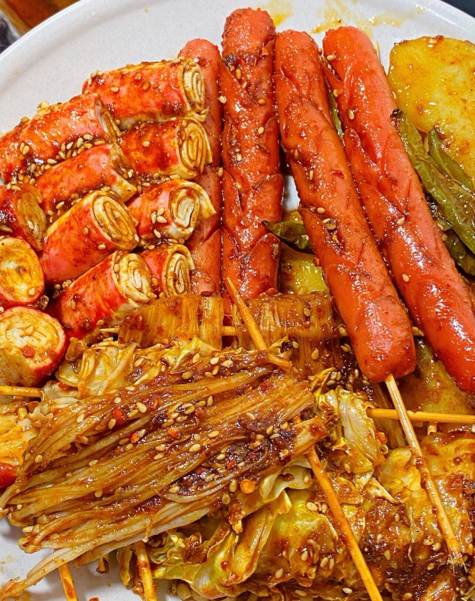 peacz420980's tweet photo. Craving a late-night snack This crispy Chinese fried skewer is the ultimate road-side treat—hot, savory, and pure comfort! https://t.co/qLRiBYJjYT