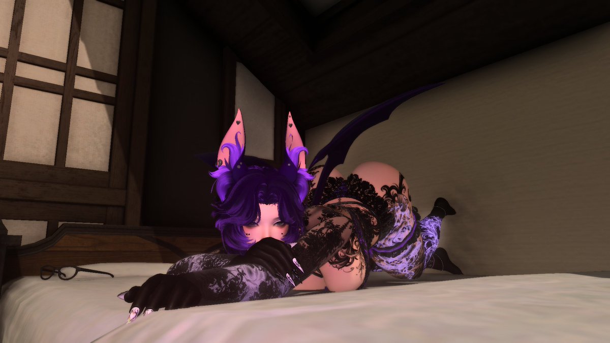 Moon_Juice_ff's tweet photo. Having some me time care to join?~
#gpose #gposer #ff14 #batgirl https://t.co/xEykCOM9c8