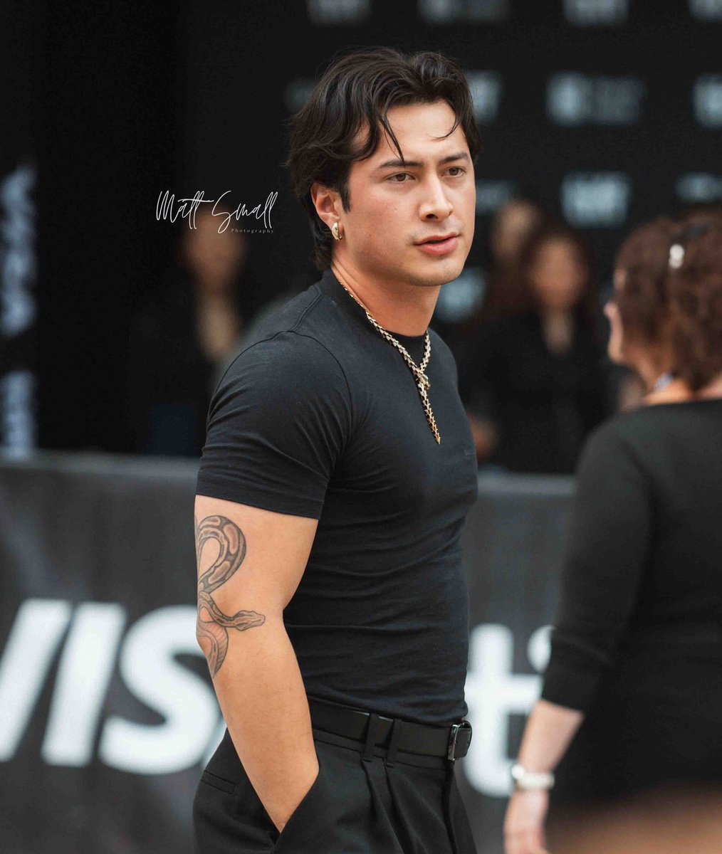 hudsonwonline's tweet photo. Hudson Williams earlier today arriving at @TIFF_NET 🖤 (via mattsmallphotography) https://t.co/dNmbb21MAO