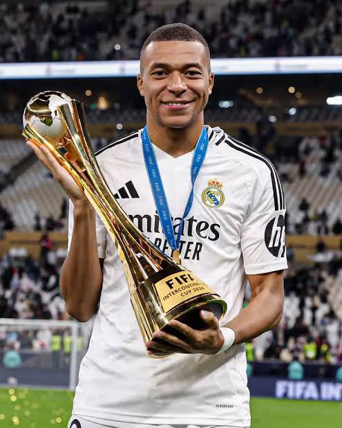 fj_criss's tweet photo. @TwentyOne_OBO Que desde el 2015 no ganen una Champions no significa que la Supercopa de Europa y la Copa Intercontinental de la FIFA no cuenten como trofeo eh. https://t.co/4sD1Eb8icB