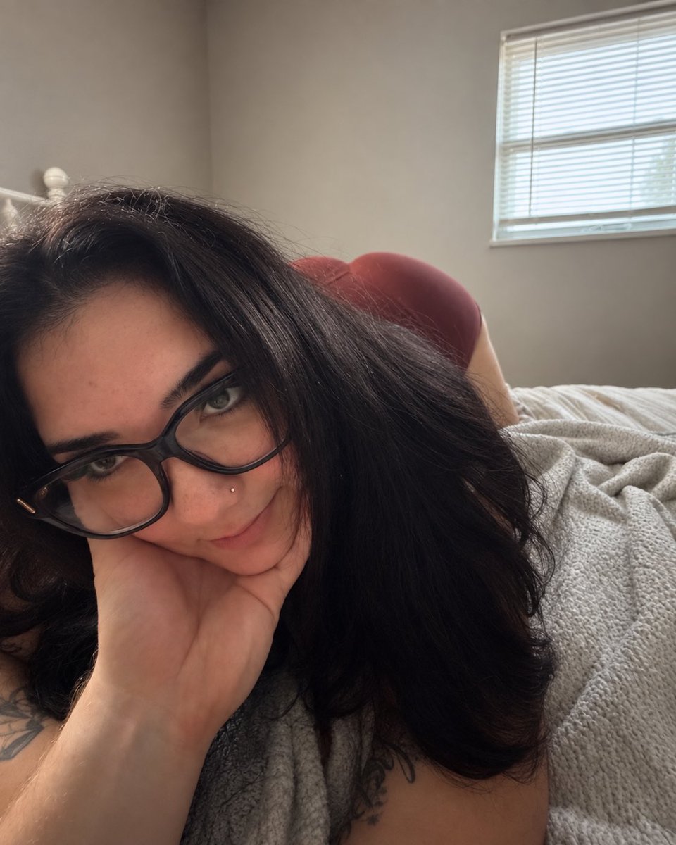itsgiavale's tweet photo. caught you staring 👀 https://t.co/L6FmxXUVal