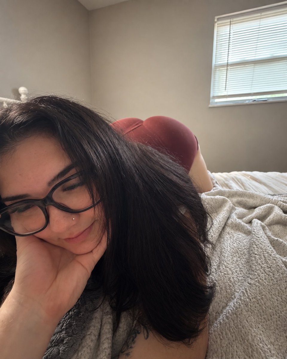 itsgiavale's tweet photo. caught you staring 👀 https://t.co/L6FmxXUVal
