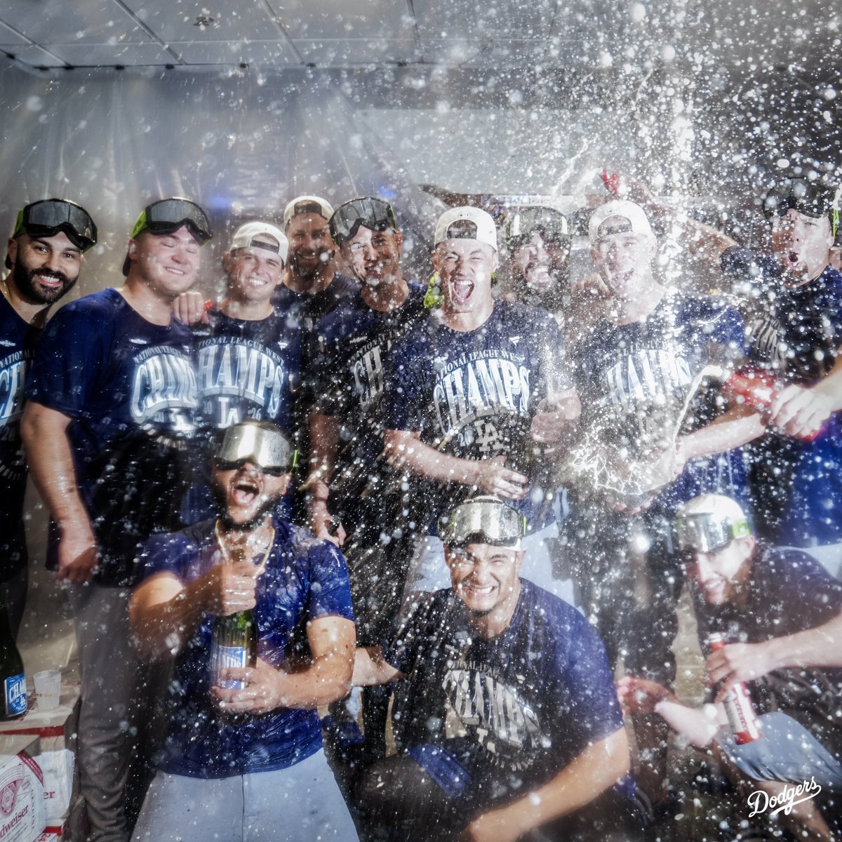 Dodgers's tweet photo. 🍾🍾🍾 https://t.co/0R8Cya21Hj