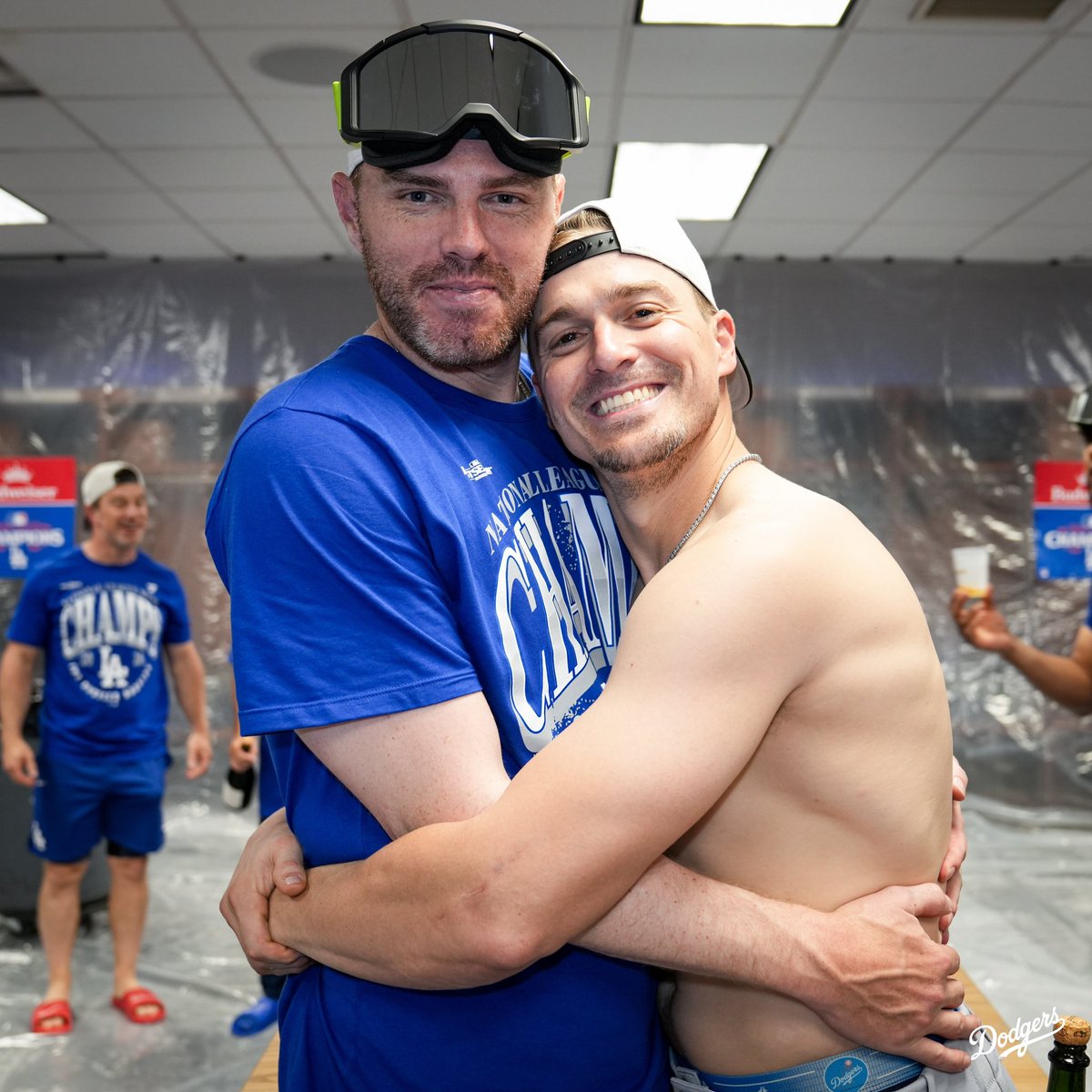 Dodgers's tweet photo. 🍾🍾🍾 https://t.co/0R8Cya21Hj