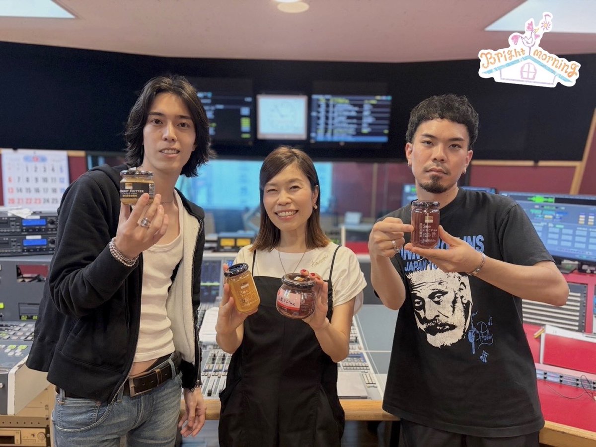 802BM's tweet photo. #FM802  #起きたら802

/／
🗣️本日のゲストは
#離婚伝説(@rkndnsts)💍❤️‍🩹
\＼

先週は初の日本武道館でのライブ
お疲れ様でした✨

10/21には、メジャー1stアルバム
「ファーストキス」をリリース☺️
タイトルの通り、甘酸っぱいアルバムに🫶
楽しみですねッ💋

⬇️タイムフリー
https://t.co/klZk3xLgeK https://t.co/teE5RyjmS2
