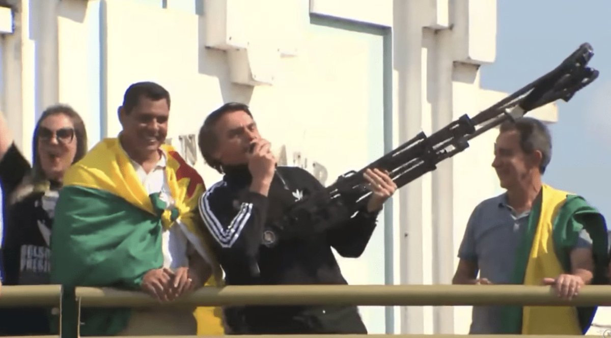 SiteJamesons's tweet photo. Crescemos assistindo a tudo isso. Mas de que adianta, se no mundo real, diante de políticos que cometem atrocidades, escolhemos o silêncio?

Se, ao vermos líderes promovendo ódio e preconceito, permanecemos calados, o que realmente aprendemos com essas obras? https://t.co/ezWoJmBrEi