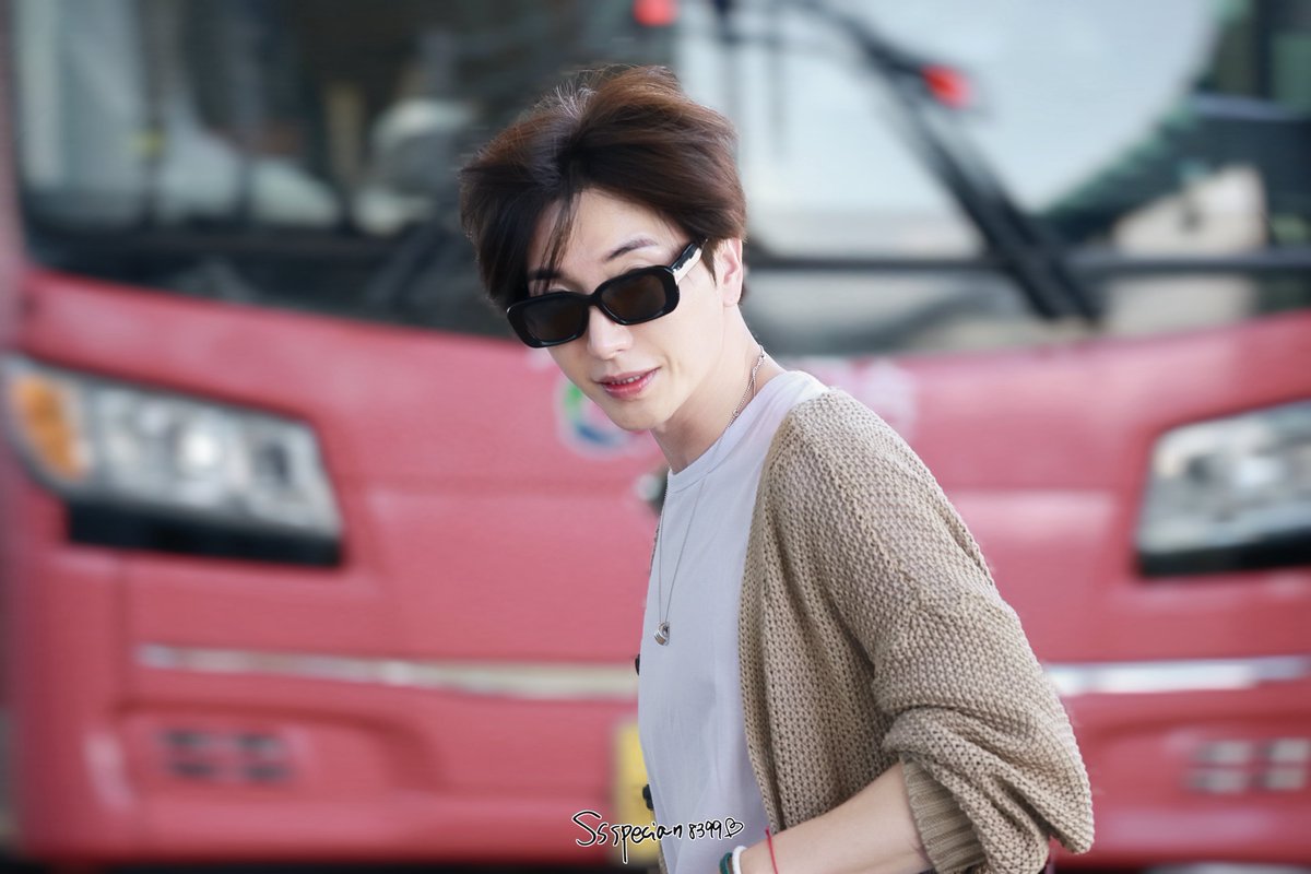 Ssspecial1004's tweet photo. 260918 ICN Departure

가을 얼짱🤎🤍
@special1004
#leeteuk #이특 #박정수  
#83line #superjunior83z  
#superjunior #슈퍼주니어 https://t.co/Z16o7sY0ys