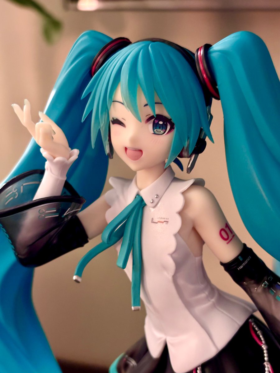 Champy_is_there's tweet photo. got this Miku!!! Everyone freaking out about the high quality were right, this size and detailing for a prize figure feels unreal https://t.co/dHvENTFr1G