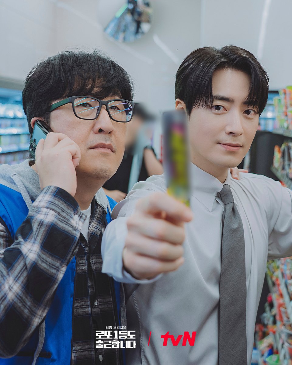 CJnDrama's tweet photo. 케미 넘쳤던 비하인드 스틸 공개!🤣
배우들의 찰떡 연기 보러 다음 주 월요일도 본.방.사.수! 📺✨

[월화] 밤 9시 tvN | [목] 오후 6시 TVING
#즐거움엔20tvN #로또1등도출근합니다 #TheOrdinaryJackpot https://t.co/69F7PSHqHx