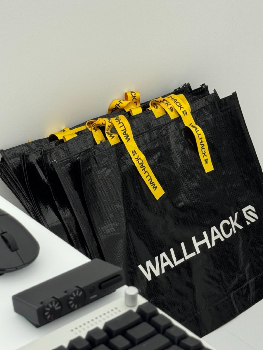 WALLHACK_JP's tweet photo. ブース画像投稿チャレンジ開催中！

WALLHACKのブースで撮影した写真を、
ハッシュタグ #WALLHACKTGS26 をつけて投稿しよう！
投稿していただいた方には特製バッグとノベルティを配布中！

さらに、抽選で1名様にはM-001をプレゼントします！

ぜひブースで素敵な写真を撮ってみてください！

※ノベルティは数量限定で、なくなり次第配布終了となります

#WALLHACK #TGS2026 #東京ゲームショウ2026 #TGS2026WH