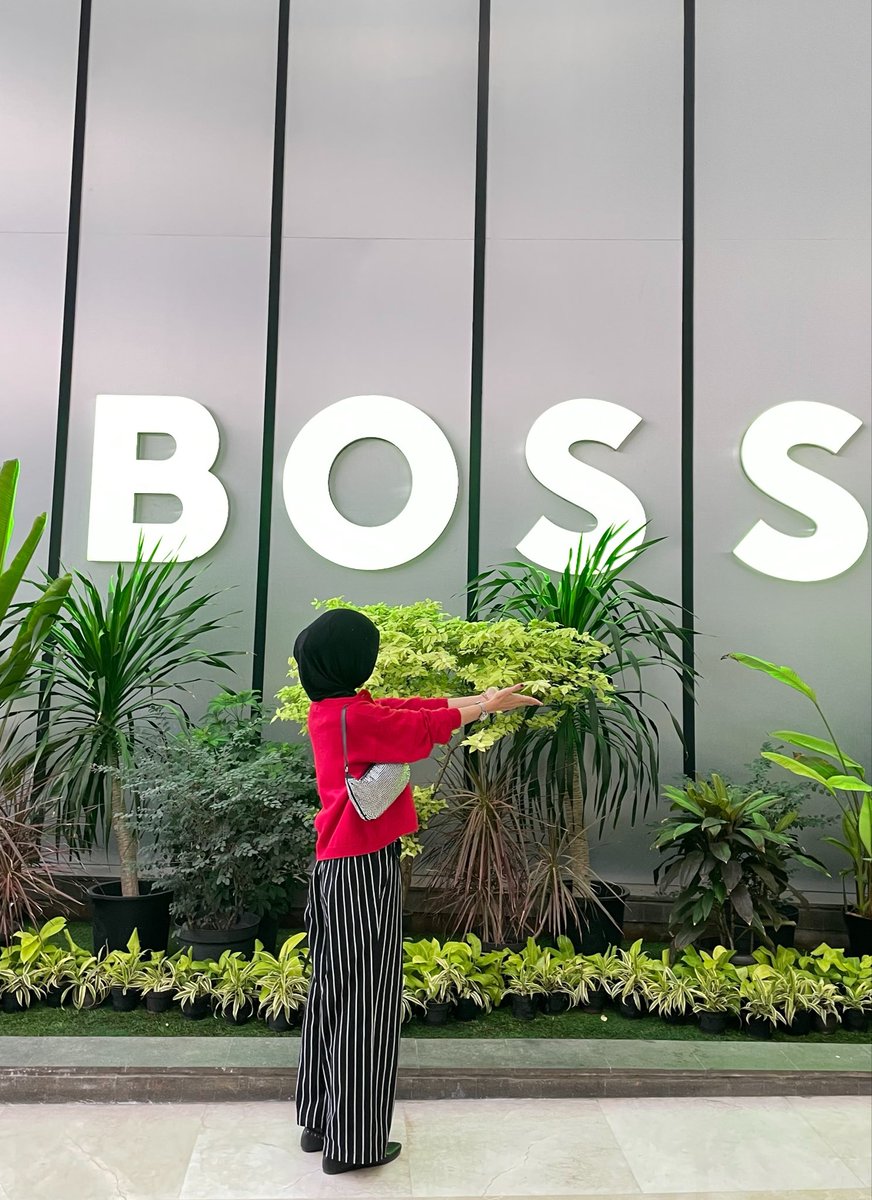 nadhaleyy's tweet photo. dari berita yg ada gue masih minat banget liat seungcheol di event BOSS pake jas yg bakal SUPER GANTENG🙏🏻

@ boss tolong bawa ke jakarta🙏🏻
siap antri dari subuh🙏🏻 https://t.co/7sNgHcFNoi