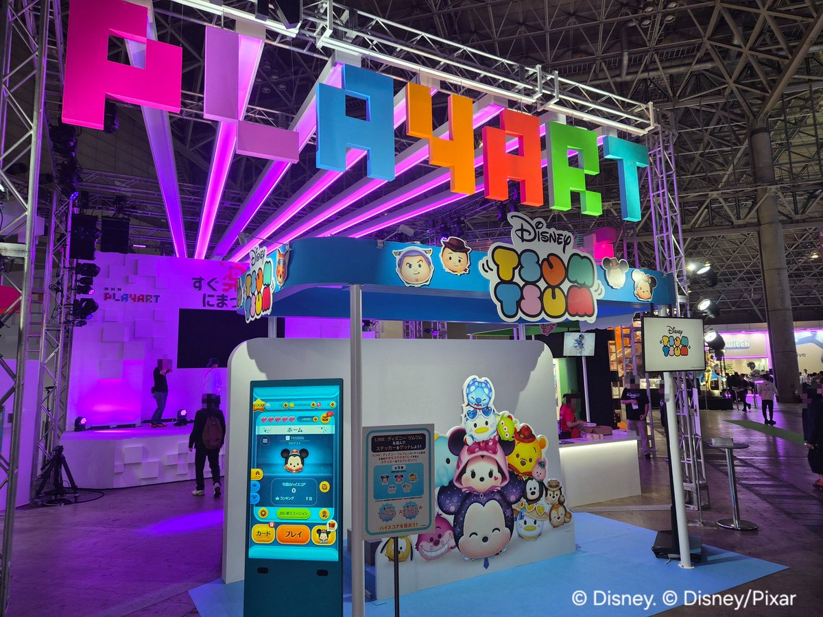 LINE_tsumtsum_j's tweet photo. ◥◣#東京ゲームショウ2026 出展中◢◤
 
NHN PlayArtブース（出展社：NHN JAPAN）
📍ホール2 / 02-S08
 
#ツムツム のタイトル画面が
 🎉巨大フォトスポットになって登場🎉
 
✨東京ゲームショウ特別仕様✨の
タイトル画面で写真を撮ろう📷
 
皆様のご来場お待ちしています✨
#TGS2026 #ツムツム https://t.co/GCdD9c47Hm