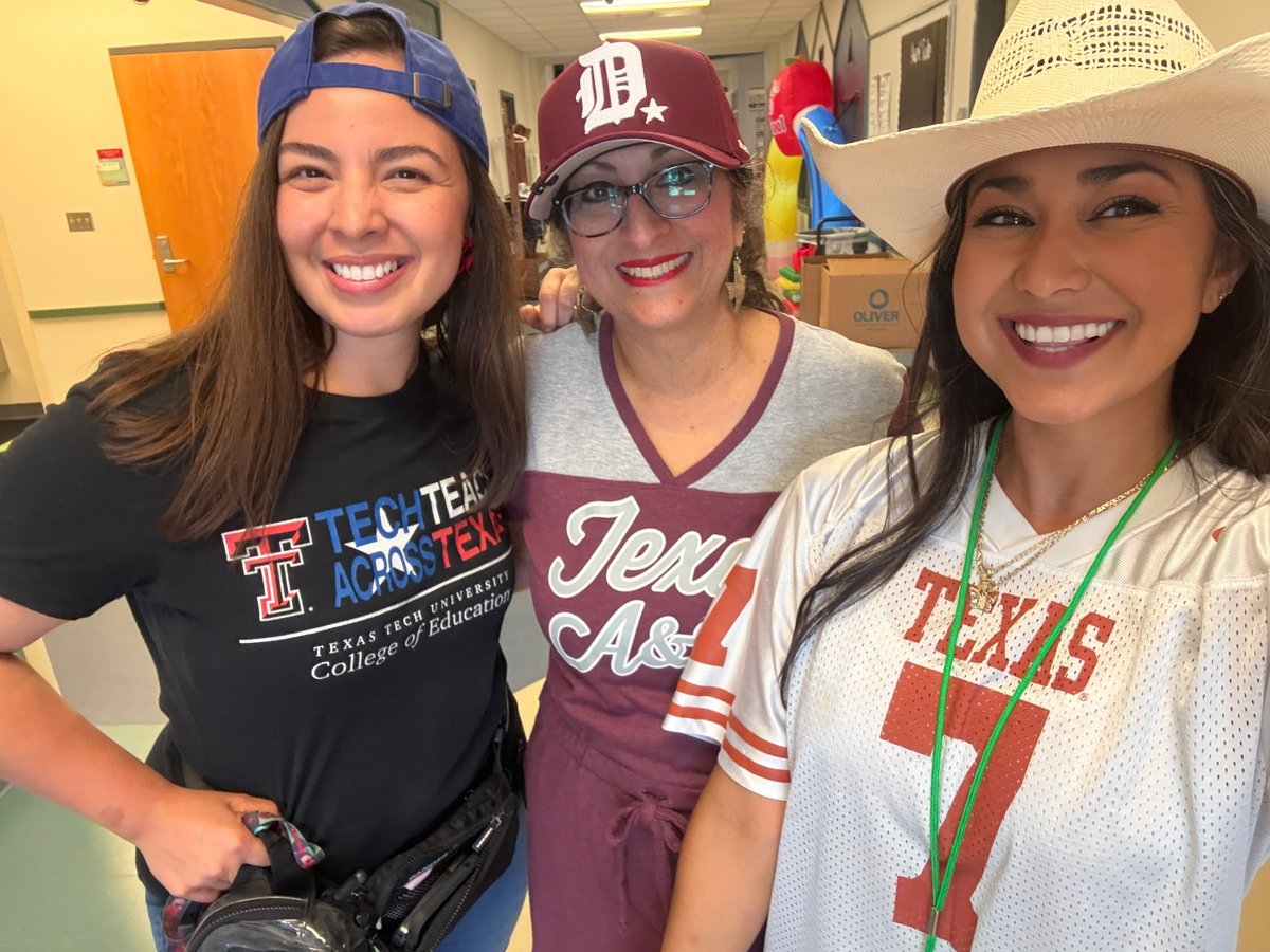 LindaTorresRan1's tweet photo. College and Career Week!  Our Pandas are headed to college!! 🐼💜🤍💛@PierceECPandas  @RamirzMichelle #IrvingGoesToCollege https://t.co/aHJJwY3St1