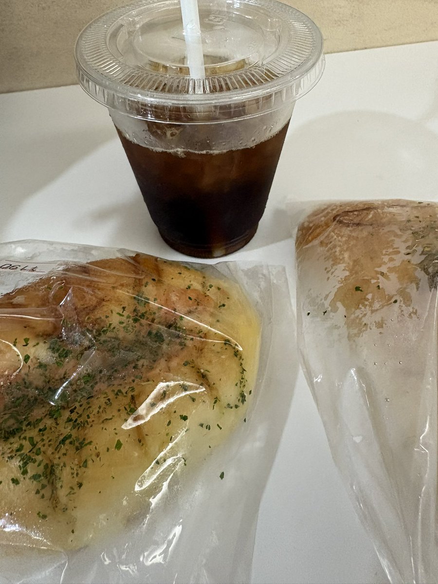 ppp20260915's tweet photo. 今日は病院day…時間まで売店前で… https://t.co/aOWXsxBhtU