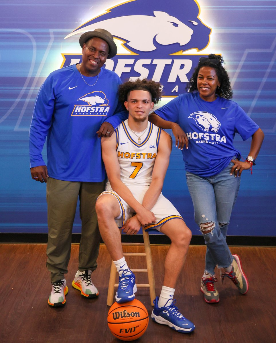 FedombalRD's tweet photo. Yandel Germán se comprometió con @HofstraBaseball  , programa de la División I de la @MarchMadnessMBB . 🏀🇩🇴

El dominicano viene de conquistar la medalla de plata con República Dominicana en @SDQ2026 . 🥈🇩🇴

¡Nuevo capítulo para Yandel! 💙🏀 https://t.co/CdKyfvWvyr