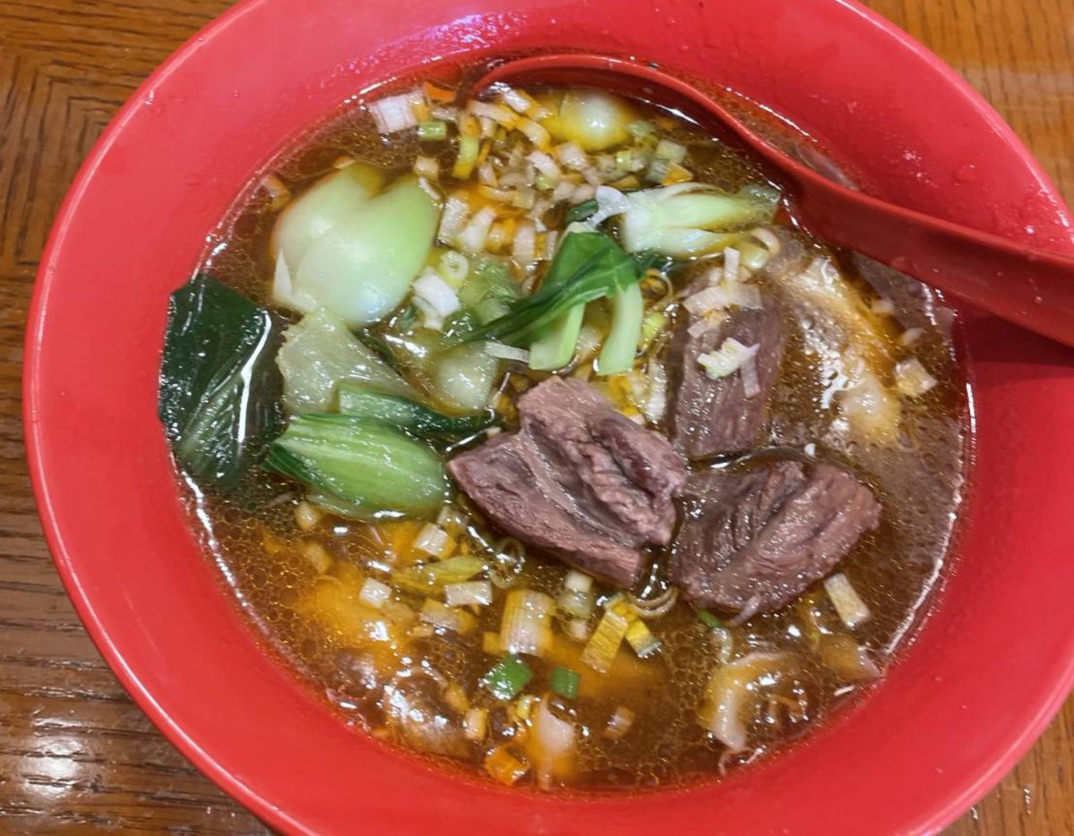 QMenkan37354's tweet photo. 阿Q牛肉麺

黒毛和牛の牛肉麺です。スパイスたっぷりの秘伝のスープに、麺がよく絡んでますよ。

牛肉麺のお取り寄せも可能です。お問い合わせは電話でお願いします。
我們也提供配送服務。歡迎電話洽詢➡080-4341-0066

🚩阿Q麺館／あきゅうめんかん
東京都江東区東砂7-10-12
月火水定休

#阿q麺館 https://t.co/9FnWCNCeYR