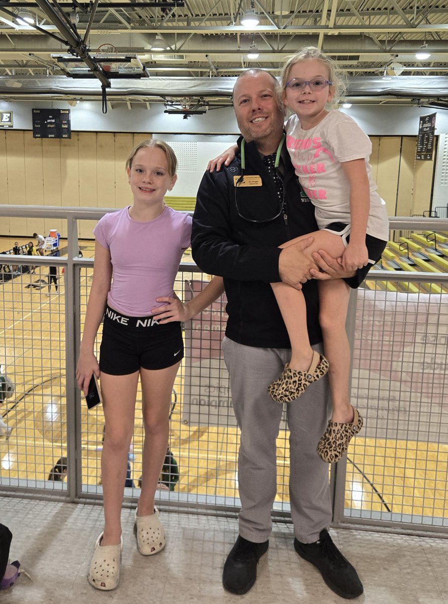FZNactivities's tweet photo. Had a blast returning to East High with these Tiny Humans for the first time tonight! A Panther dubya made it a little sweeter too! 💚💛🖤 #BuiltOnTheNorthside #EastsidePride https://t.co/wI5eXMZPkZ
