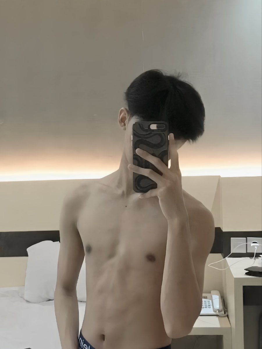 dewanandasptr_'s tweet photo. Mawu peluk
#gaysurabaya https://t.co/zvf9ircJzV