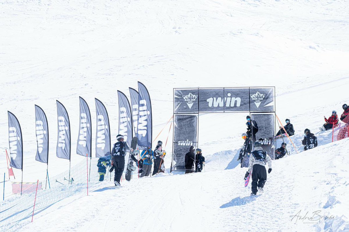 TlatoaniAztec's tweet photo. 1win Rail Jam llegó a La Parva, Chile, con un avión en pleno snowpark 🛩️

Riders de EE. UU., Reino Unido y Europa compitieron por $2.500 ante un evento que reunió a 50.000 visitantes y 20.000 espectadores en vivo.

El podio fue 100% chileno 🇨🇱 Esto es solo el comienzo 🏂 https://t.co/ZcwuzQtVN4