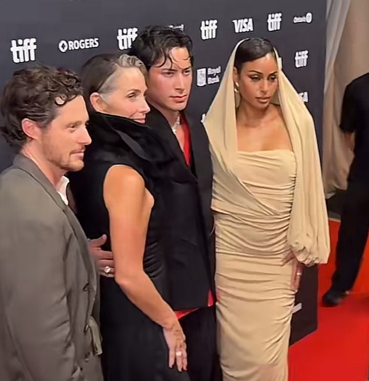 tgirleddie's tweet photo. everyone looks like different brands of vampires tonight https://t.co/WUJF5Fs1OS