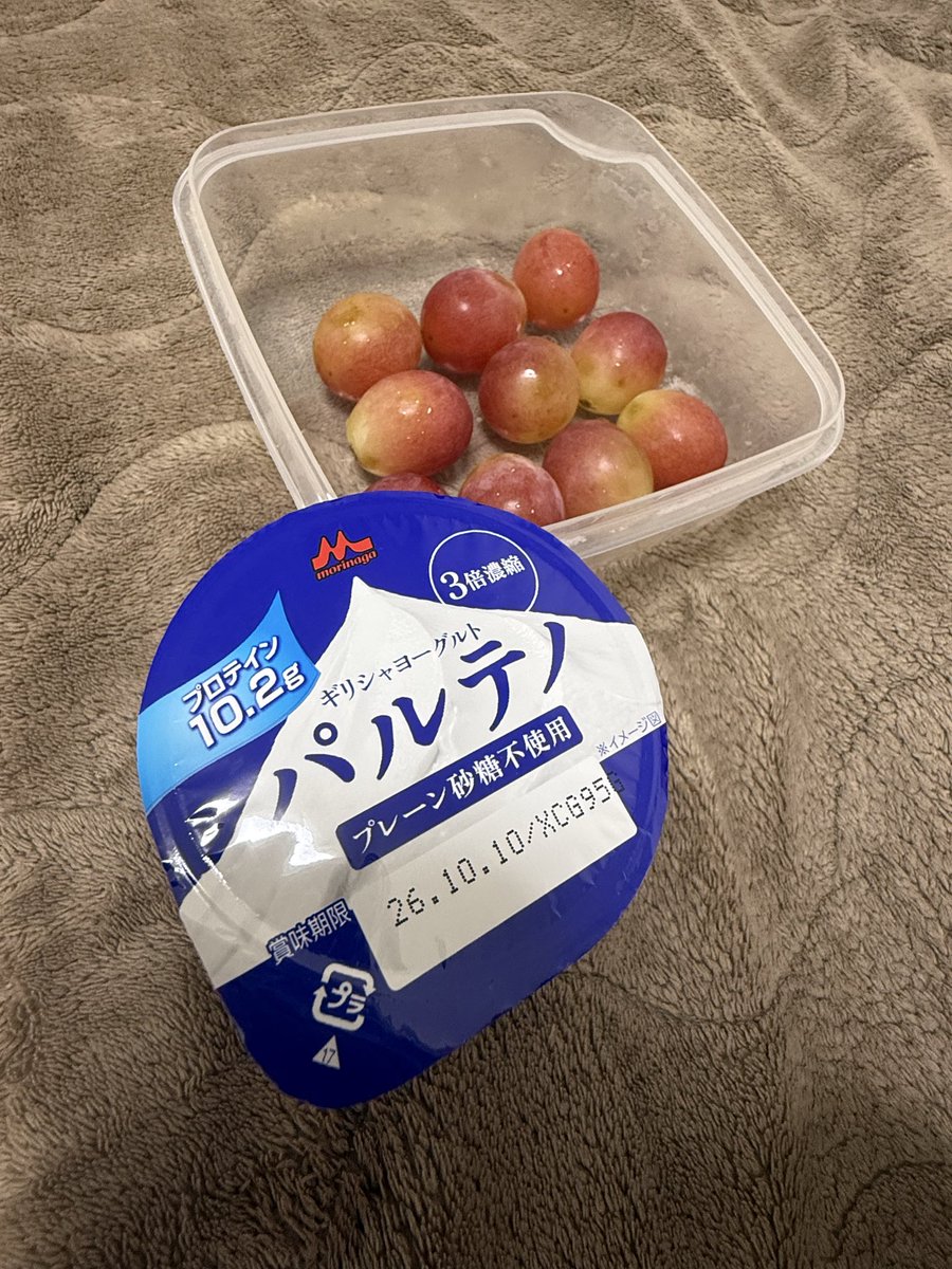 katoki_222's tweet photo. おはよう🫪
朝飯とデザート🍇
今夜の野球観戦チケ🎫 https://t.co/dnUOgGuNdm