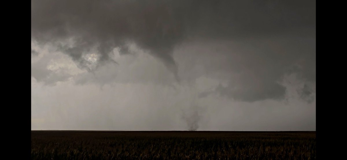 Dan_Fitts's tweet photo. Brief tornado about 11 miles S of Oshkosh,Nebraska along highway 27 6:44PM @NWSNorthPlatte @KNEBStormCenter #newx https://t.co/l5G4M2Boh0
