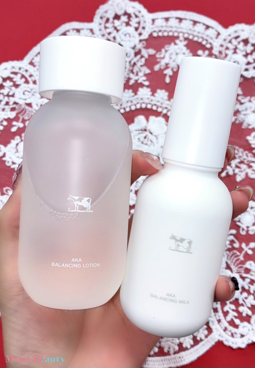 MimiBeauty__'s tweet photo. 牛乳石鹸から新スキンケアブランド『AKA』が誕生🐄❗️
美肌菌*に着目した洗顔石鹸・化粧水・乳液の3アイテム。実際に使ってみたら、石鹸はクリーミーな泡立ちでふわっふわ！化粧水はサラサラでみずみずしくなじんで、乳液はミルククリームみたいなもっちり感。保湿力も高くて超優秀だった…！10/1発売 https://t.co/xeSX6UGTwU