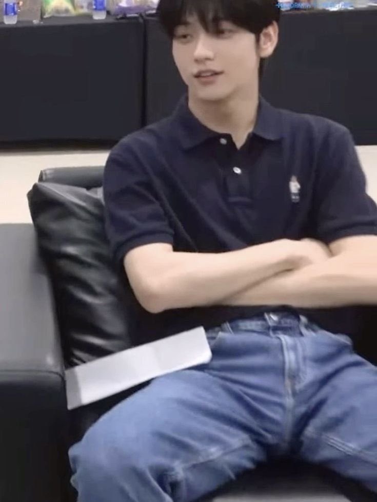 soobceps's tweet photo. manspreading is okay only if you’re soobin https://t.co/oLzftFhe4v
