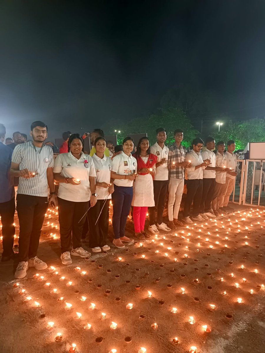 AmbujDwivediNSS's tweet photo. 17 सितंबर 2026 को @JPverma_collage के स्वयंसेवकों ने #सेवा_संकल्प_अभियान के अंतर्गत पुलिस ग्राउंड बिलासपुर में आयोजित 1,25,000 दीप प्रज्वलन कार्यक्रम में अपनी सक्रिय सहभागिता निभाई। @_NSSIndia @nss_cg_official @NSSRDBhopal @nssabvuCG @JPverma_collage @manojsinha812 https://t.co/dQecxBBNJb