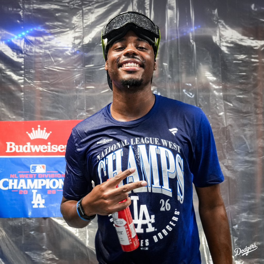 Dodgers's tweet photo. The rookie and the vet. https://t.co/hqZ9UzaHMp