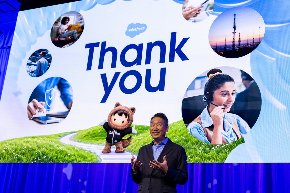 salesforce's tweet photo. 🙌
🤳
😍
💛
🦸
🩴
🧸
🧘
💫

Thank you for 3 magical days at @Dreamforce 2026, Trailblazers! https://t.co/uwPmmYons3