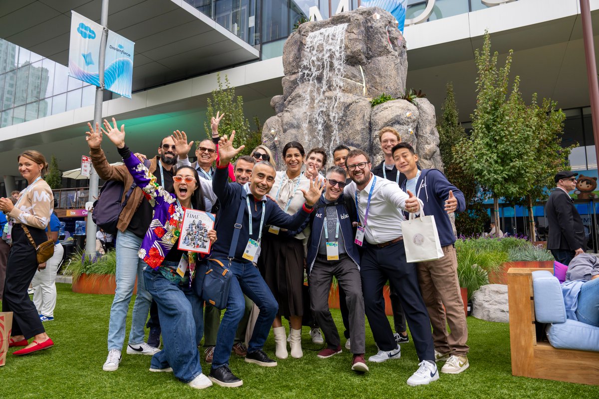 salesforce's tweet photo. 🙌
🤳
😍
💛
🦸
🩴
🧸
🧘
💫

Thank you for 3 magical days at @Dreamforce 2026, Trailblazers! https://t.co/uwPmmYons3