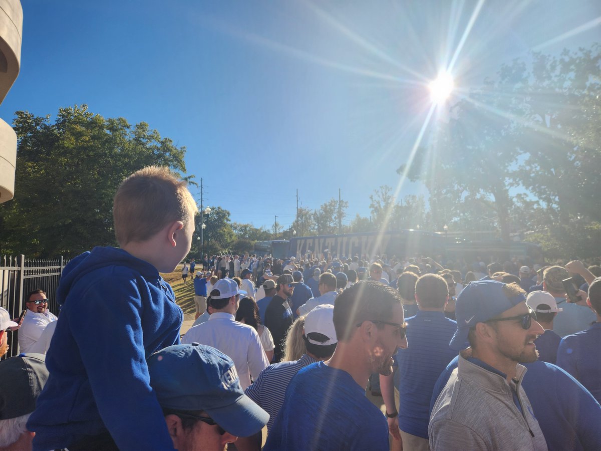 Kywildcat1864's tweet photo. @Porkchop1864 @wildcats54uk @UKFootball There is a Catwalk even at road games. These are a few from Ole Miss https://t.co/pqT6zmIXur