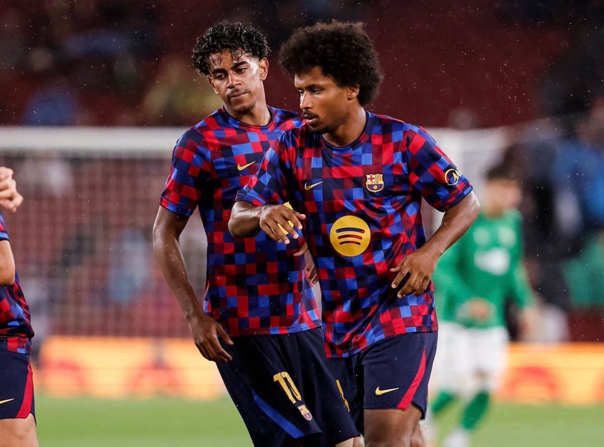 FabrizioRomano's tweet photo. 🔵🔴 Karim Adeyemi on the Ballon d’Or: “Lamine Yamal is a clear candidate to win the Ballon d'Or and it would be well deserved”. https://t.co/Fh3hQkcTqP