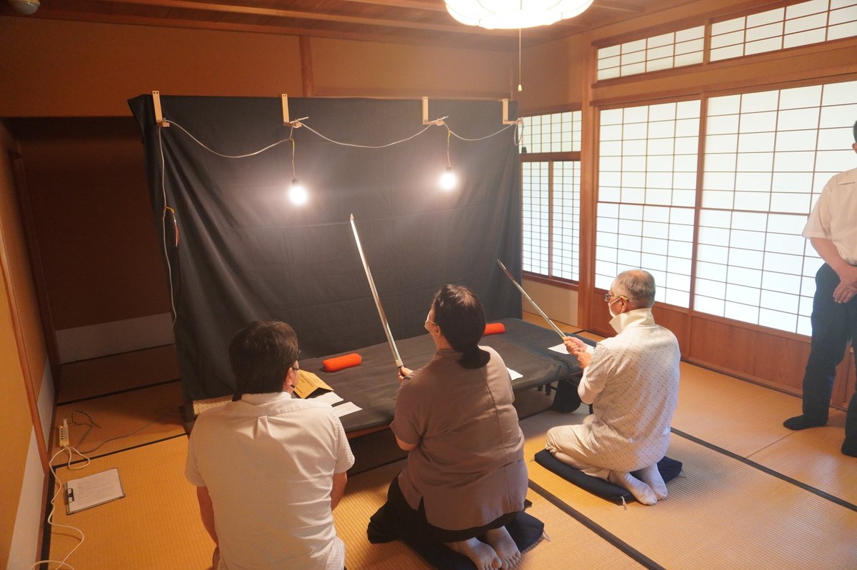 hiratahonjin's tweet photo. 【日本刀初心者講座 開催のご案内】(7/12と同内容)

◇日時　　11/15(日)　10:00～11:30
◇講師　　日本美術刀剣保存協会島根県支部
◇参加費　1,200円 ※『岩合光昭写真展』入場料、保険料含む
◇定員　　6名（18歳以上）

10/14(水)　9:00～電話申込開始（0853-62-5090）
定員に達し次第受付終了 https://t.co/Cy4ms79yBv