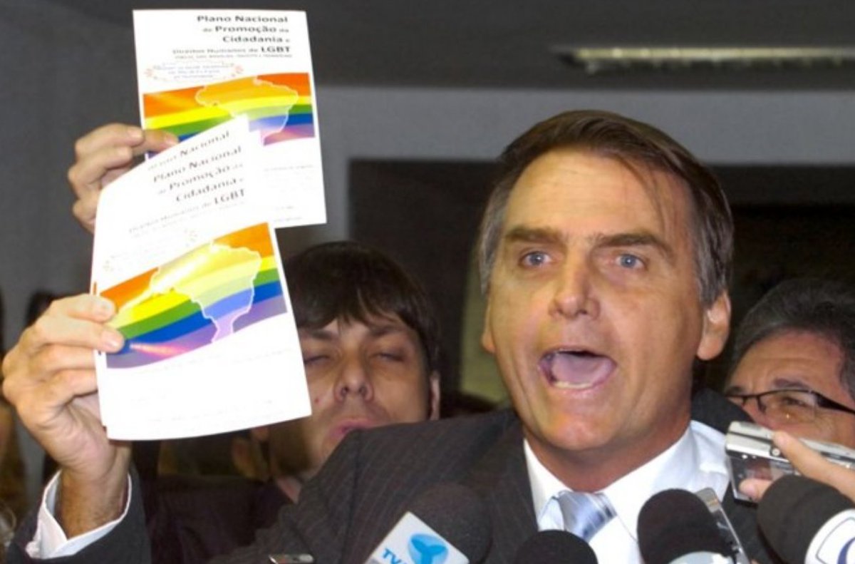 SiteJamesons's tweet photo. "Ah, mas é a liberdade de expressão..."

Liberdade de expressão não é escudo para o ódio. Não é desculpa para transformar violência em discurso político. A liberdade de um indivíduo termina no exato momento em que começa a ferir a dignidade, a segurança e a vida do outro.