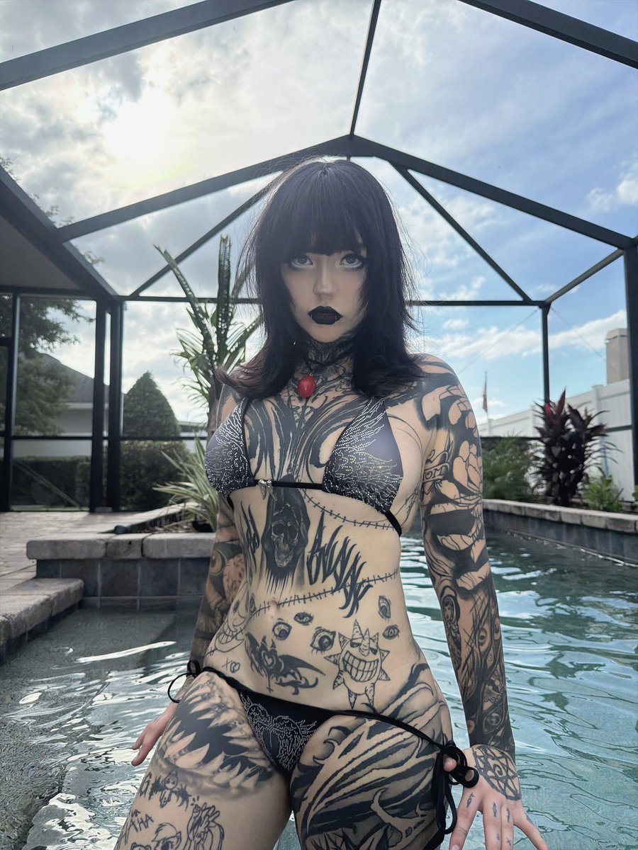 snowyceleste's tweet photo. Does my swimsuit look good? https://t.co/eceIpAi0Fh