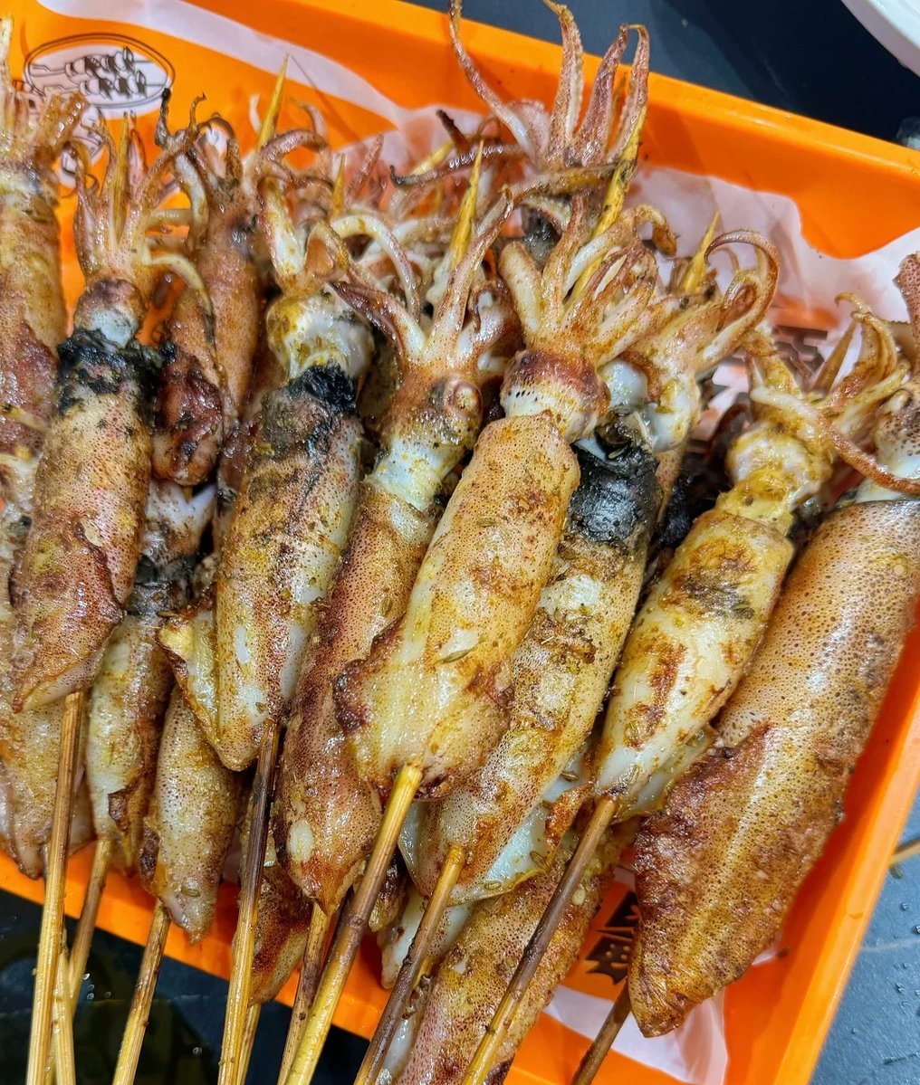 EllaH009's tweet photo. Craving something savory Tried the crispy fried squid from the street stall by the market—hot, juicy, and totally hits the spot! https://t.co/NEGHfSoy3S