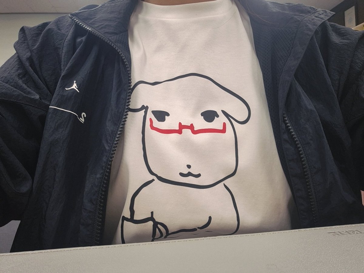 daybits99's tweet photo. 가나디 어른은 입지 말라는 법 없자나요 ㅎ 그 대신 좀 부끄러워서 숨기기도 함 https://t.co/Qg3n2v9sd7
