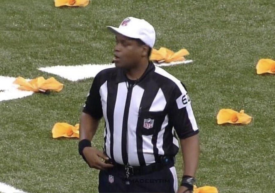 AJ71827's tweet photo. Lions get one good play 

The refs: https://t.co/lGpuxKH2FN