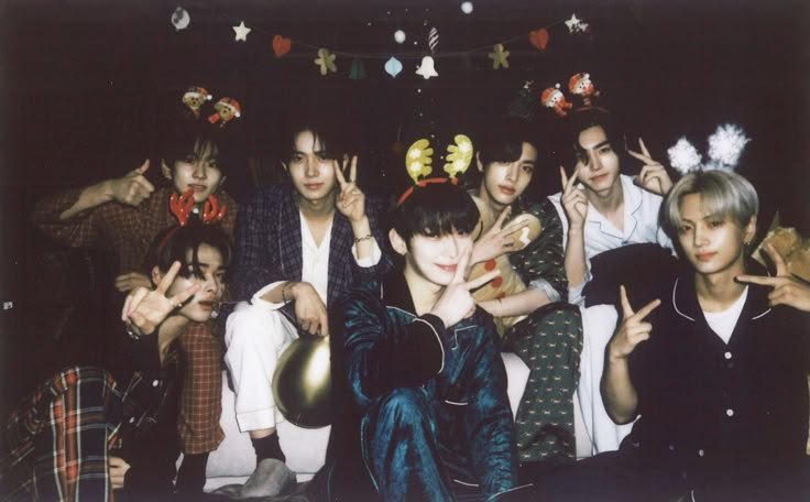 moongene_07's tweet photo. — TAGS TAGS TAGSSS!!! 🤍🍀

#SevEN_Stars_Under_One_Sky
#BoycottHYBE_EndMistreatment https://t.co/85U1QNS4EG