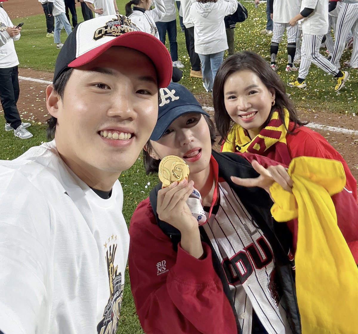 LGTWINS_SEOUL's tweet photo. 📢9/19(토) ~ 9/20(일) 한화전 시구 이벤트 안내드립니다!

- 9월 19일(토) 하이라이트 이기광
- 9월 20일(일) 임찬규 선수 어머니 &amp; 누나 https://t.co/kg6iehAq69