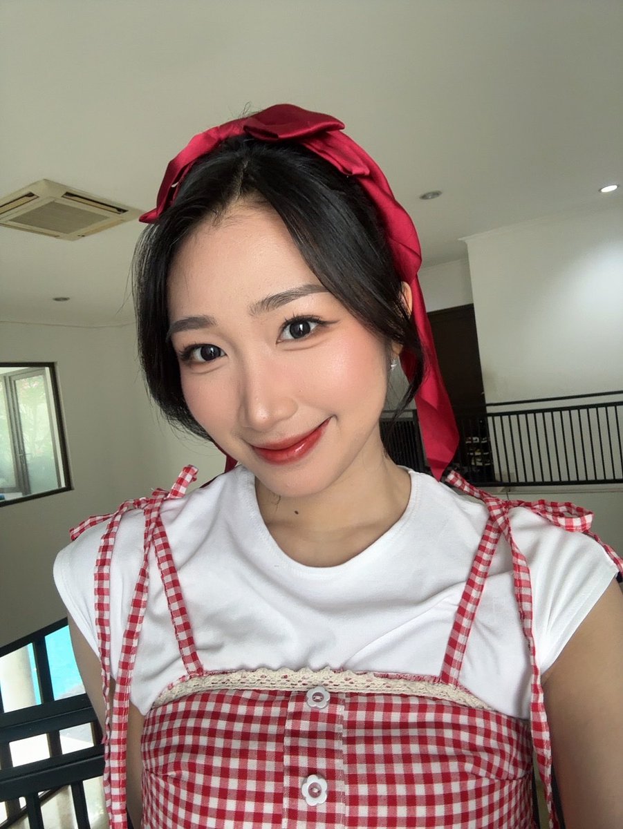 Levi_JKT48's tweet photo. #LeVriday semangat jumatnyaaa https://t.co/msyeCle6sN
