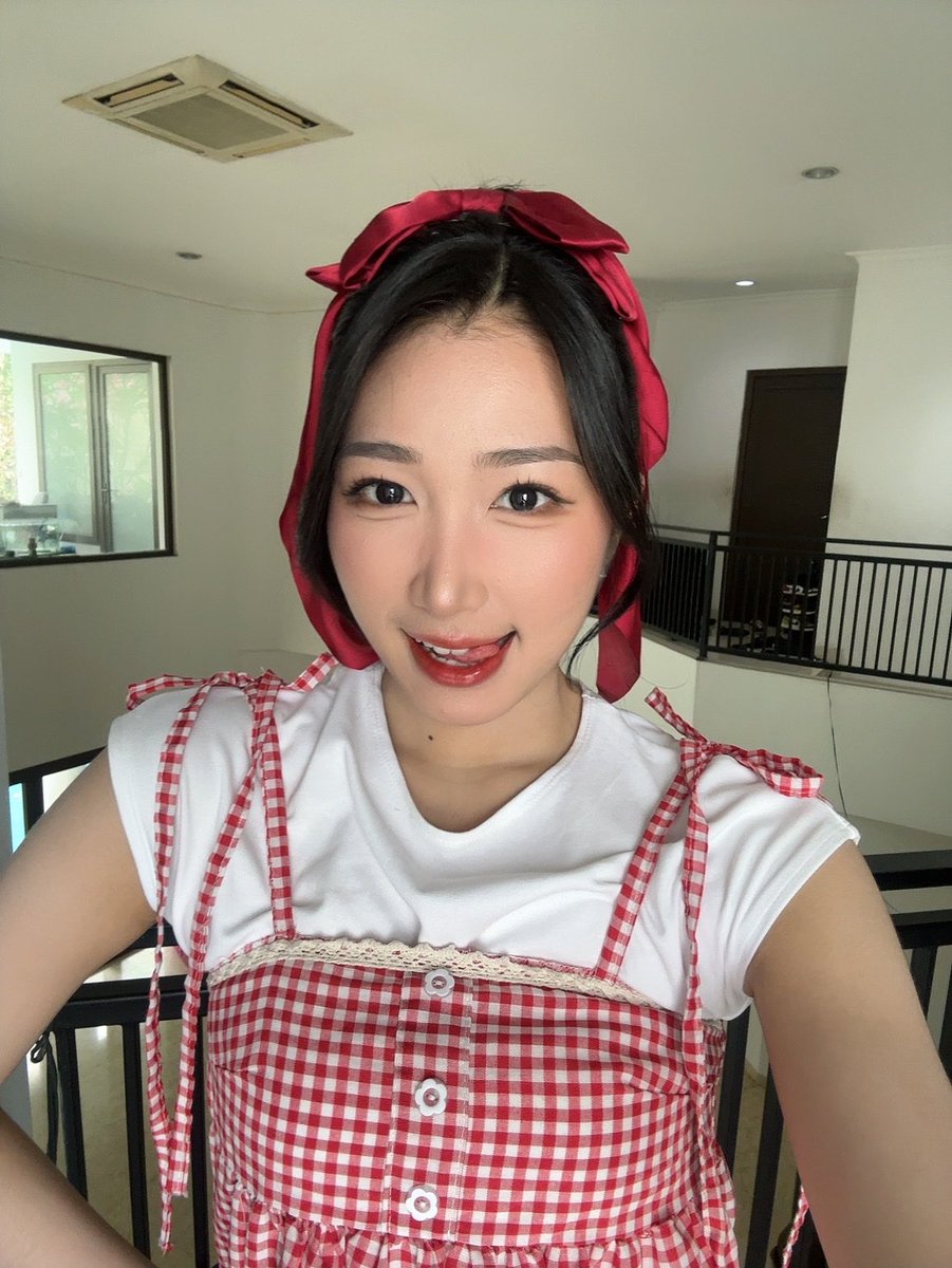 Levi_JKT48's tweet photo. #LeVriday semangat jumatnyaaa https://t.co/msyeCle6sN
