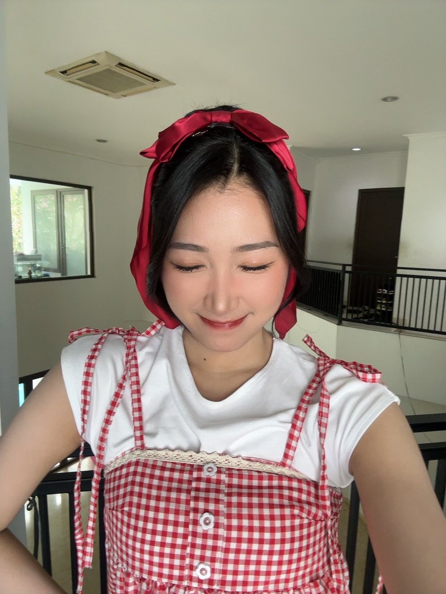 Levi_JKT48's tweet photo. #LeVriday semangat jumatnyaaa https://t.co/msyeCle6sN