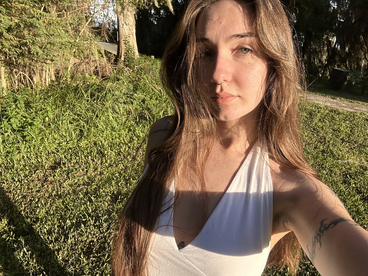 user56383719's tweet photo. should i put my philtrum piercing back in idk https://t.co/ZoDff0Mw0L