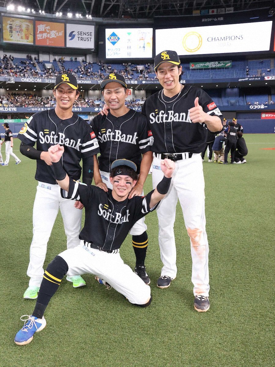 livedoornews's tweet photo. 【スポニチ報道】ソフトバンク・柳田悠岐が来季も現役続行へ、球団首脳「必要な戦力」
https://t.co/vaYu8eyWI2

柳田は2019年オフに今季までの7年契約を締結。今季3年ぶりに規定打席をクリア。7、8月の53試合では打率・367、5本塁打、29打点と健在ぶりを発揮し3連覇に大きく貢献した。 https://t.co/RFLDuNMpcz